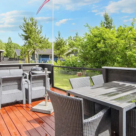 5 Person In * Hovborg