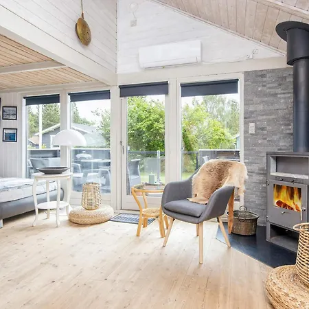 5 Person In * Hovborg